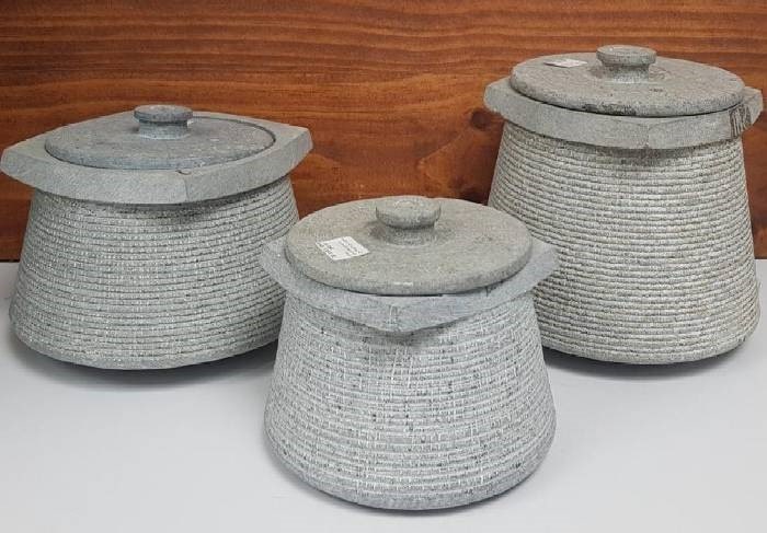 طبخ غذا در ظرف سنگی