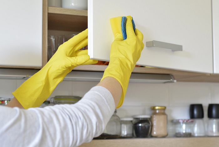 تمیز کردن کابینت ها